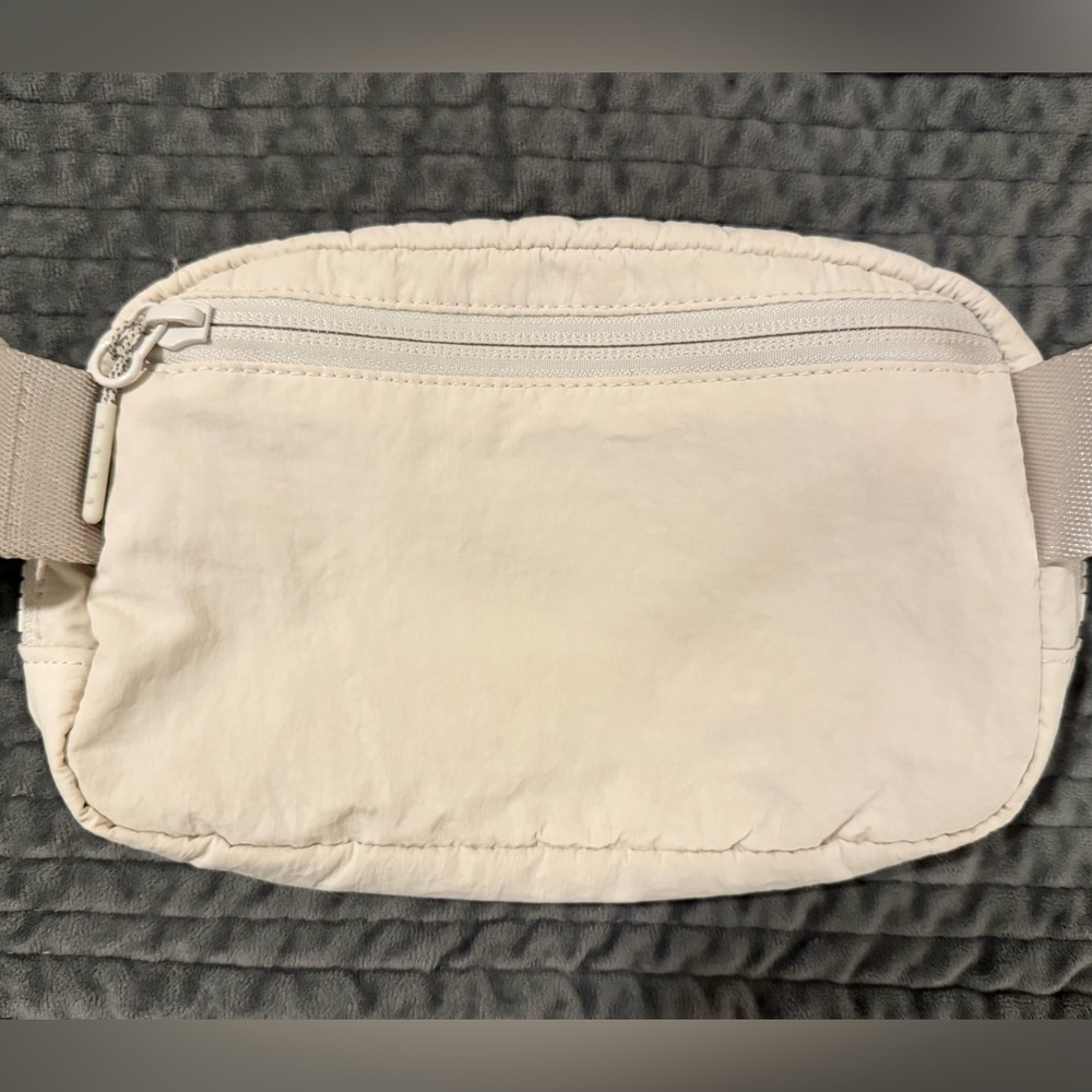 🤍Lululemon Athletica Everywhere Belt Bag 1L - White - Picture 9 of 10